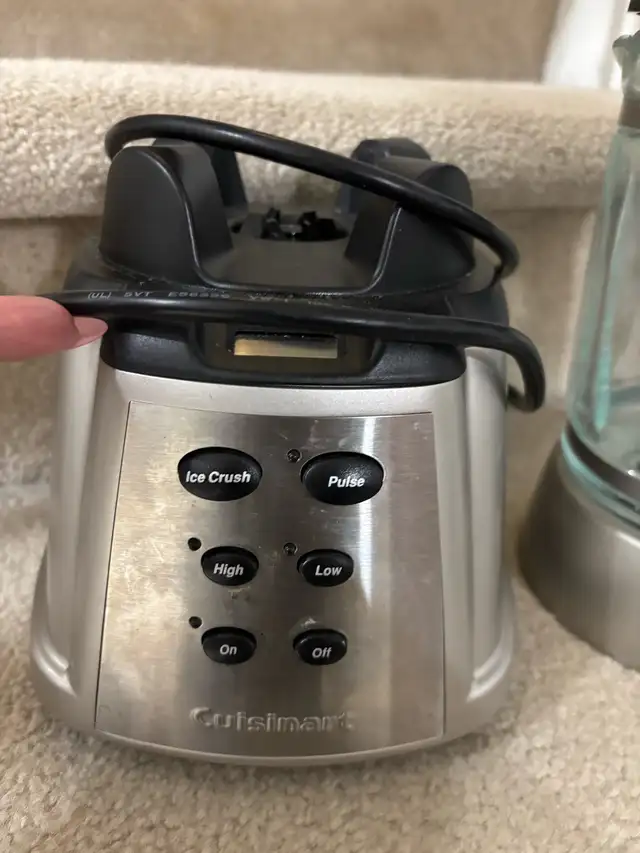 used Cuisinart blender 600 in silver - $65 in Processors, Blenders & Juicers in Markham / York Region - Image 5