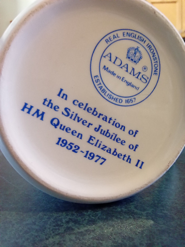 Made in England Queen's Silver Jubilee Mug in Arts & Collectibles in Peterborough - Image 3