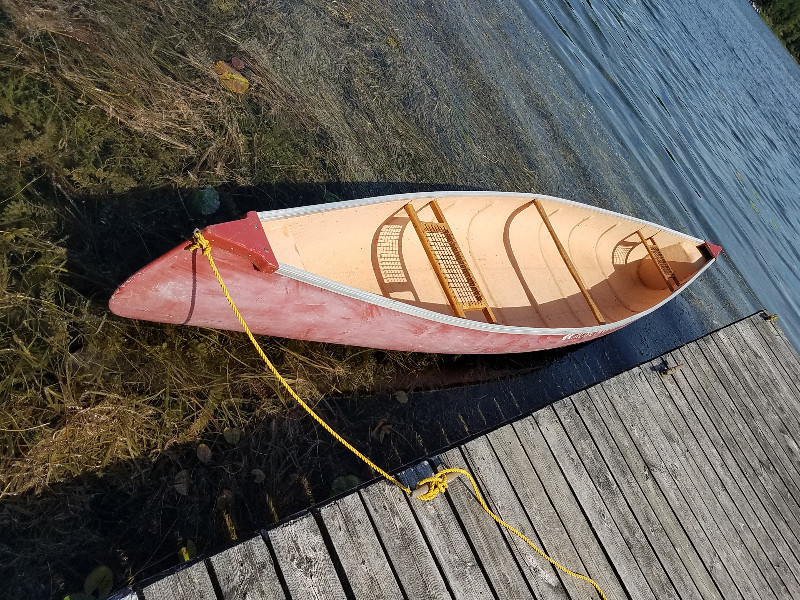 17 ft fiberglass canoe by ConLan Fiberglass Products London ON