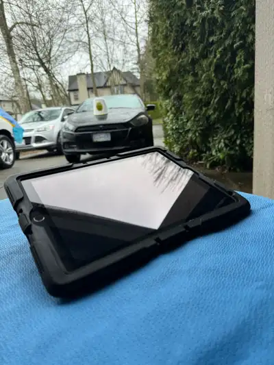 IPad Apple 5th gen wifi only 32 gb , View more