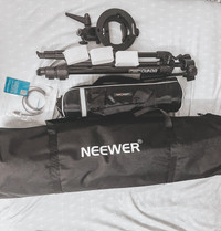 Neewer soft box with bracket mount 