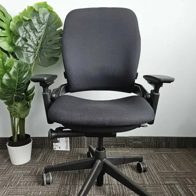 Steelcase leap v2 ergonomic office chair FREE DELIVERY in Chairs & Recliners in City of Toronto - Image 3