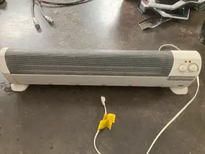 Honeywell electric heater. 120 volt plug in. 1500 watts.