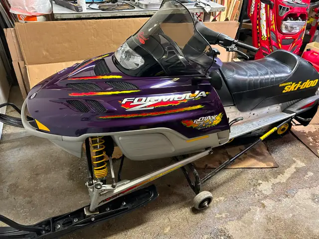 Skidoo Formula Z 700 édition millenium in Snowmobiles in Longueuil / South Shore - Image 9