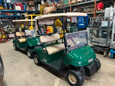 DEUX Cart de golf EZGO RVX et Textron E-Z-GO TXT PDS à batterie, View more