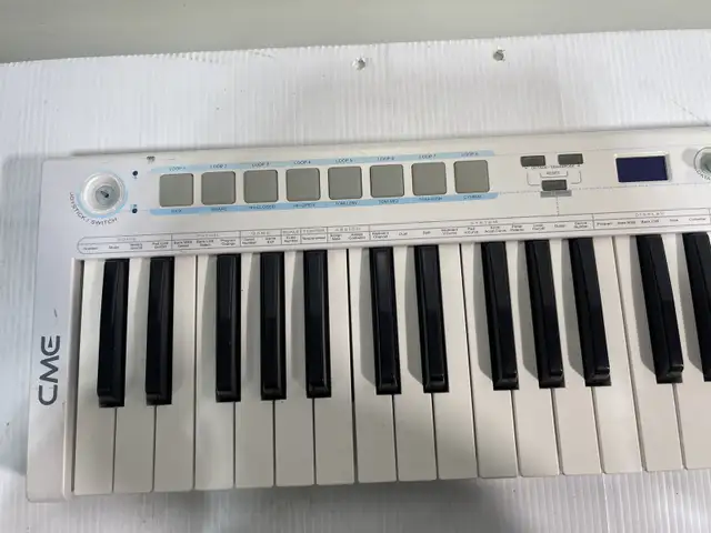 CME U-Key Controller in Pianos & Keyboards in City of Montréal - Image 8