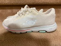 Skechers size 7