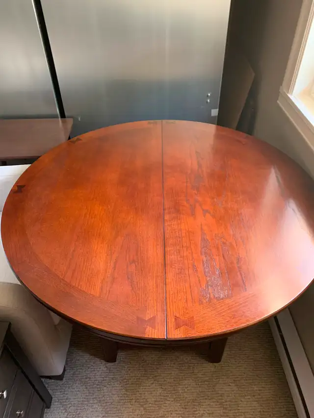 Kitchen Table and Chairs in Dining Tables & Sets in City of Halifax - Image 2