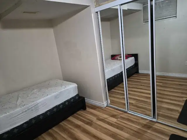 Excellent Rooms - McMaster Hamilton