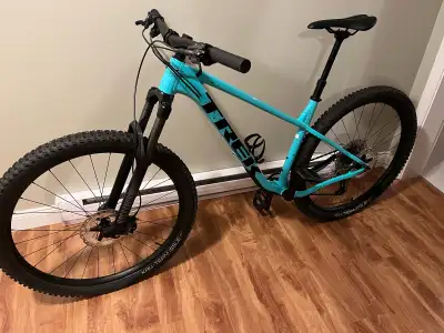 Trek Roscoe 7 Mountain Bike Size Large, View more