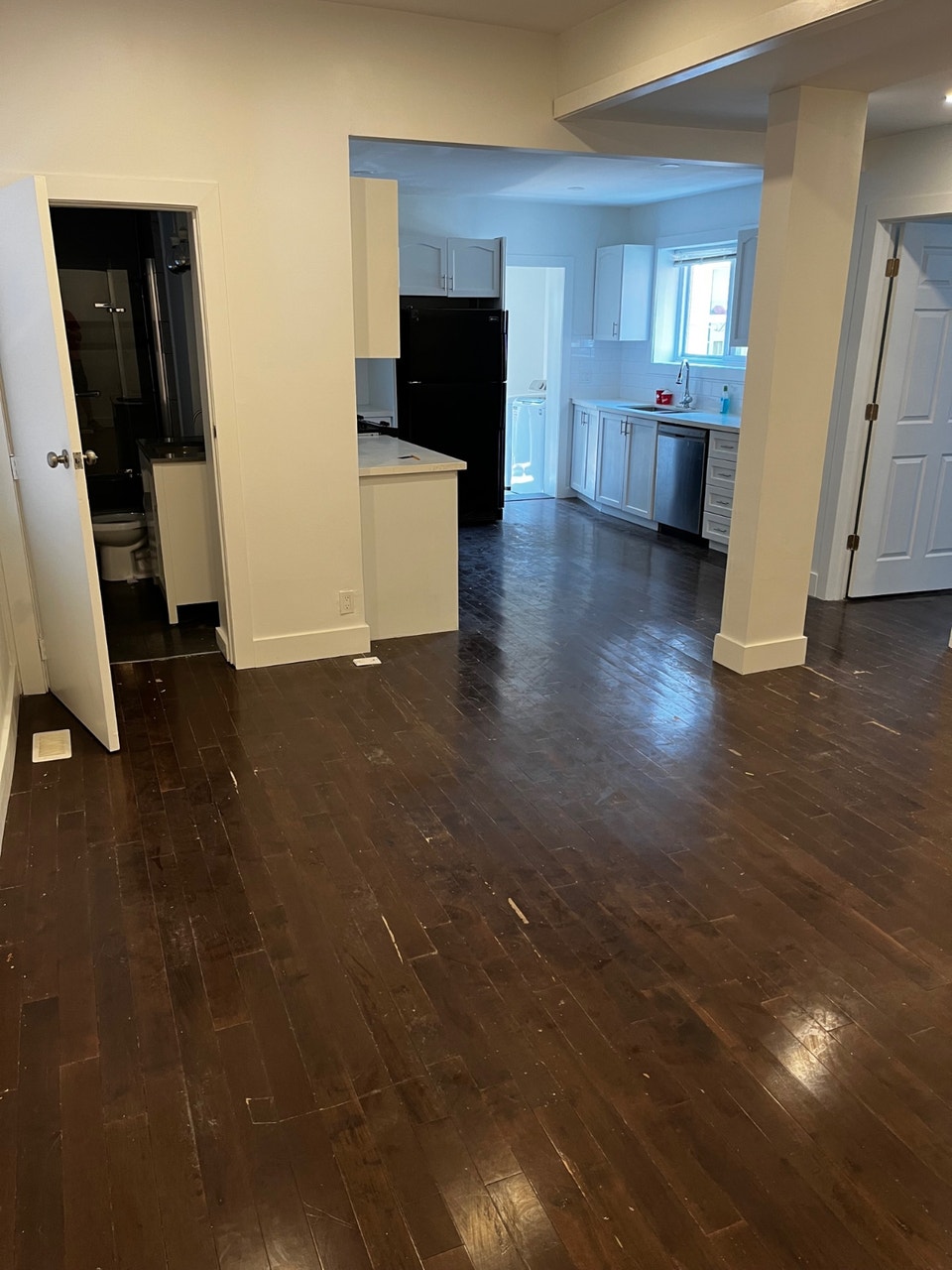 BIG & BRIGHT with BACK DECK - 2 BEDROOM + DEN APARTMENT $1895/m 3