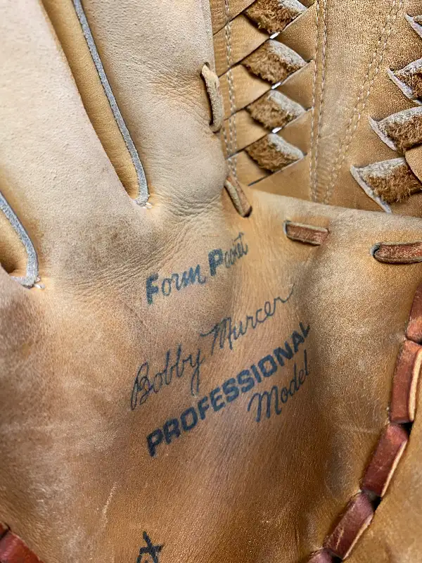 VINTAGE BOBBY MURCER YANKEES SPALDING LHT BASEBALL GLOVE 42-336 in Hobbies & Crafts in Oakville / Halton Region - Image 7