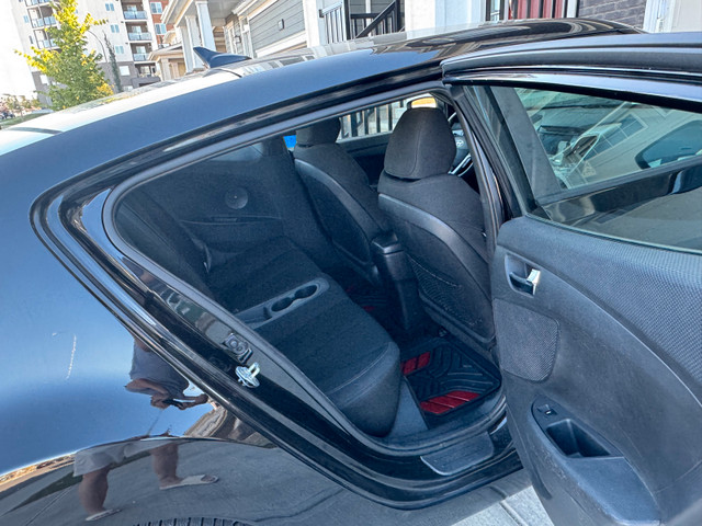 2016 Hyundai Veloster 180k km in Cars & Trucks in Calgary - Image 4