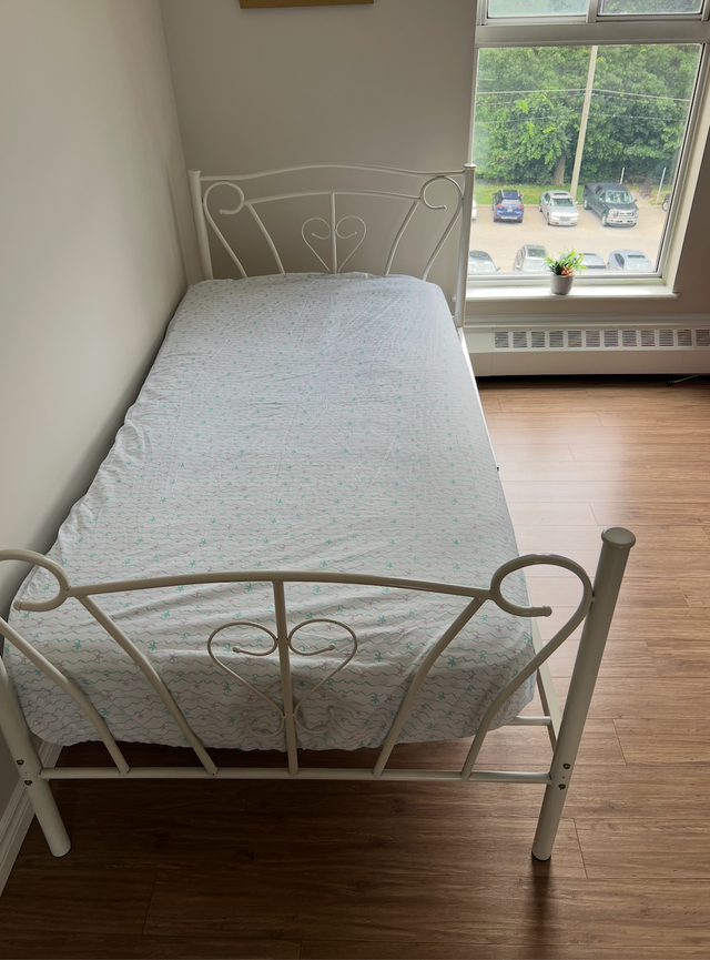 White metal bed for sale in Beds & Mattresses in Kitchener / Waterloo - Image 3
