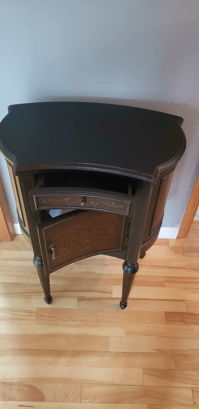 End Table in Other Tables in Moncton - Image 4