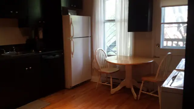 Two 5.5s (one 3-bed, one 2-bed) in the S-Ouest (Jolicoeur metro) in Long Term Rentals in City of Montréal - Image 18