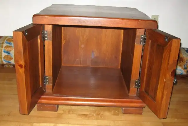 PETIT MEUBLE D APPOINT BOIS MASSIF AVEC ESPACE de RANGEMENT in Coffee Tables in West Island - Image 6