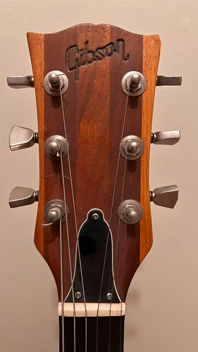 Gibson SG 1981 in Guitars in Ottawa - Image 2