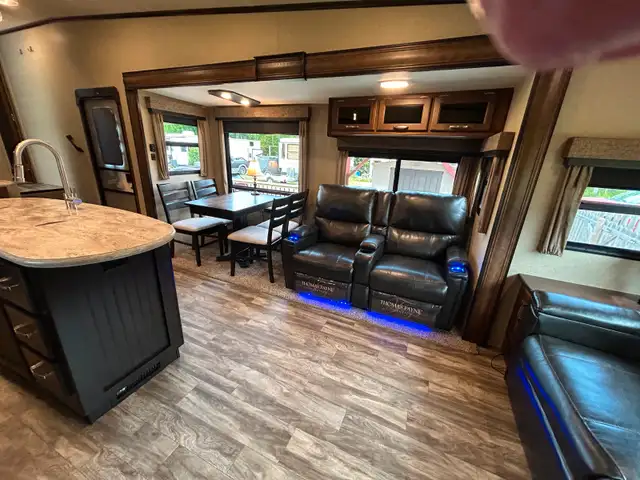 2019 Grand Design Reflection model 337RLS in Travel Trailers & Campers in Annapolis Valley - Image 8
