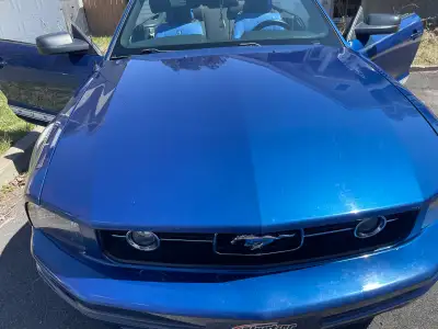 Ford mustang 2008 convertible V6 4 litres automatique avec seulement 158 000kl au compteur. Véhicule...