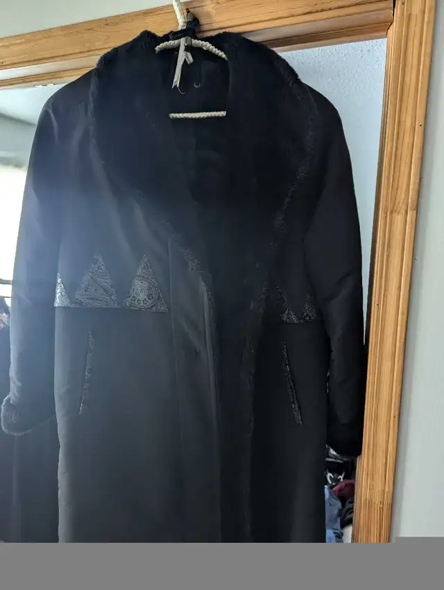 medium lawn jacket women's winter in Women's - Tops & Outerwear in Edmonton - Image 4