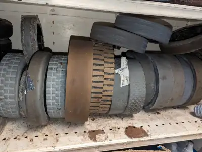 Plusieurs modèles de e roue et plaque de pivots. 10$ chaque article.