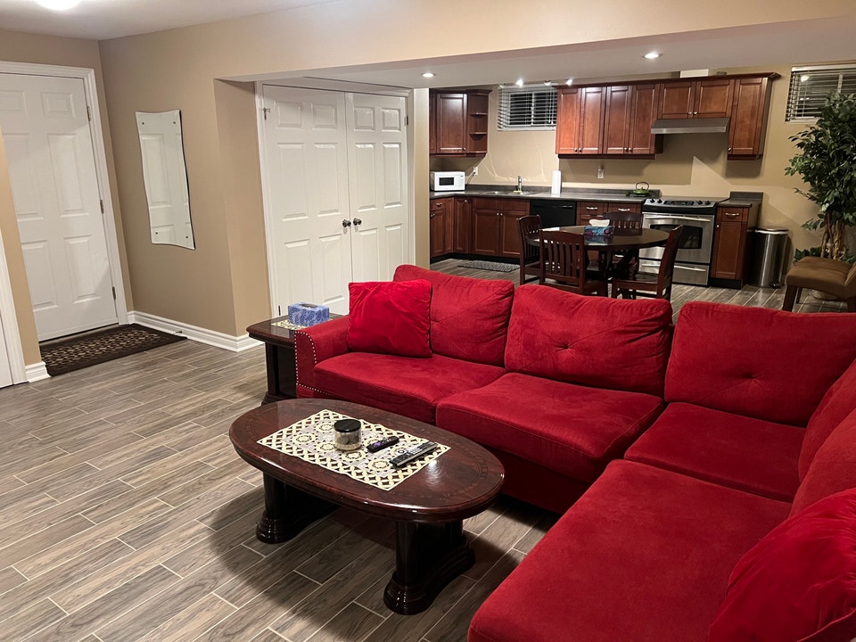 IN LAW SUITE Separate entrance 2 bedroom 1200sq/ft basement apar 2