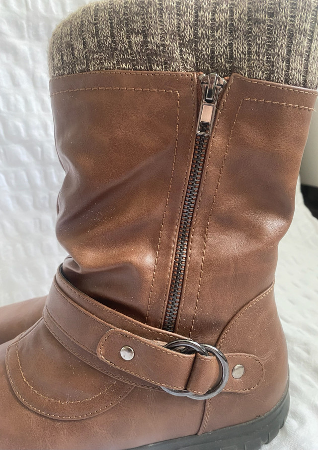 Women’s Taxi Brown Winter Boots, like new  in Women's - Shoes in City of Toronto - Image 3