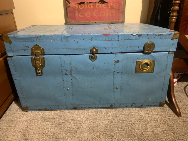 Antique chest in Arts & Collectibles in Kawartha Lakes
