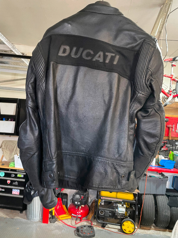 Veste de moto en cuir Ducati - Ducati Leather Motorcycle jacket dans Pièces et accessoires pour motos  à Ouest de l’Île