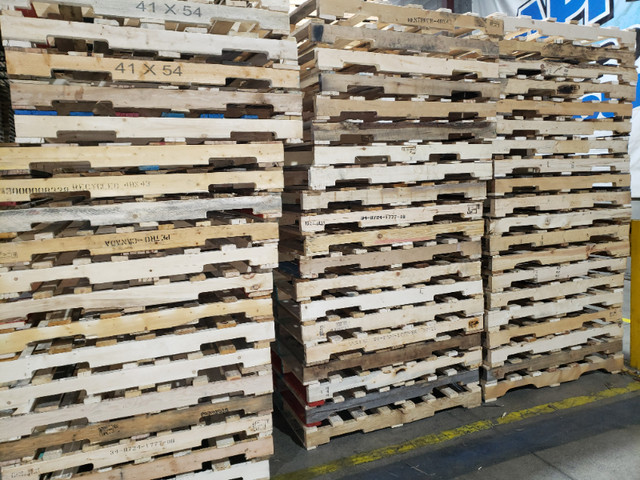 Real Top Dollar $$ 48x40 Pallets $3  in Other Business & Industrial in Mississauga / Peel Region
