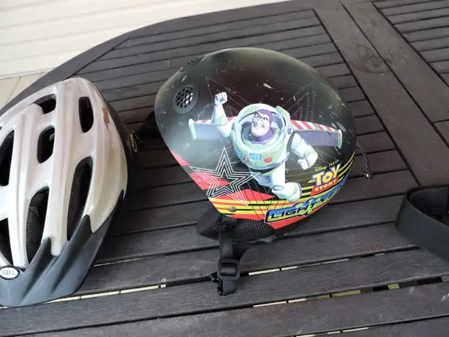Casque de vélo pour enfant Toy Story Buzz Light Year 51-54 cm in Kids in Laval / North Shore - Image 3