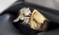 8.585g 14K Yellow Gold Ring w/3x Round Cut Diamonds