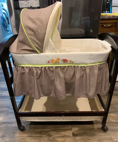 Summer Infant Classic Comfort Wood Bassinet, View more