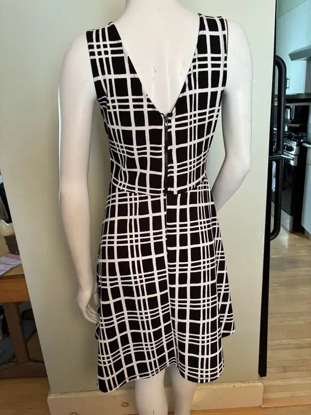 Suzy Shier Dress (L) in Women's - Dresses & Skirts in Kitchener / Waterloo - Image 3
