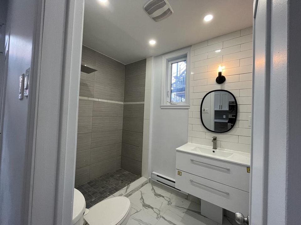 Bright renovated 3-bedroom — 7881 rue Saint-Denis, Montréal 4