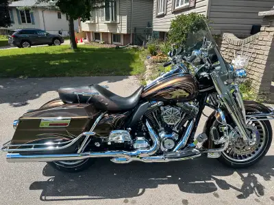 52000km, mint condition $6000 custom paint job done when bike was new. Vance and Hines front to back...