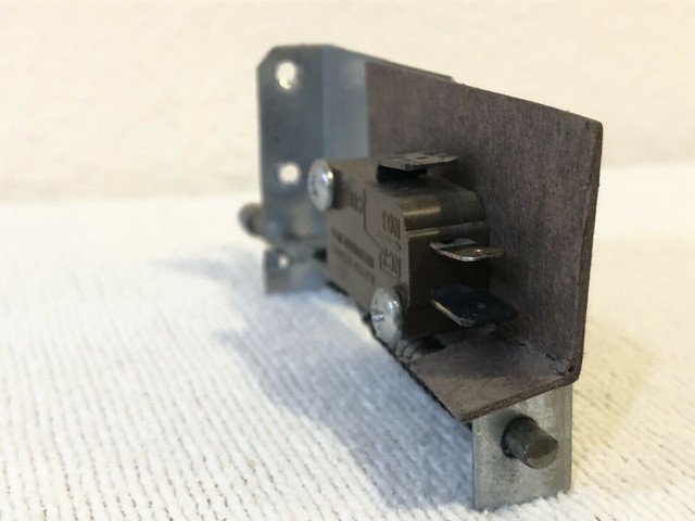 74001802 Jenn-Air Maytag Oven Door Microswitch Assembly in Stoves, Ovens & Ranges in Oakville / Halton Region - Image 2