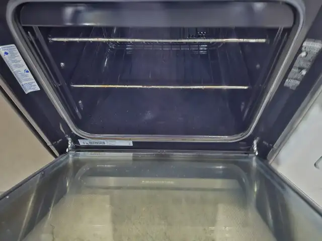 Frigidaire 24 w freestanding stove range oven can delievr  in Stoves, Ovens & Ranges in Mississauga / Peel Region - Image 4