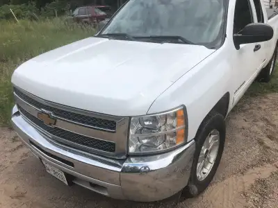 2013 Chevrolet Silverado 4x4. Only 225,000 km A/C runs great. Extended cab. 4door. Power: windows, l...
