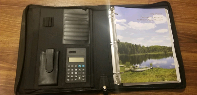 DAY TRACKER BRIEFCASE ORGANIZER FOR SALE! MINT CONDITION! in Other Business & Industrial in Oshawa / Durham Region - Image 2