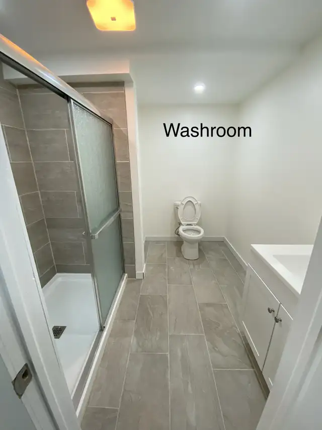 SPACIOUS PRIVATE BEDROOM NEAR TRENT UNIVERSITY in Long Term Rentals in Peterborough - Image 9