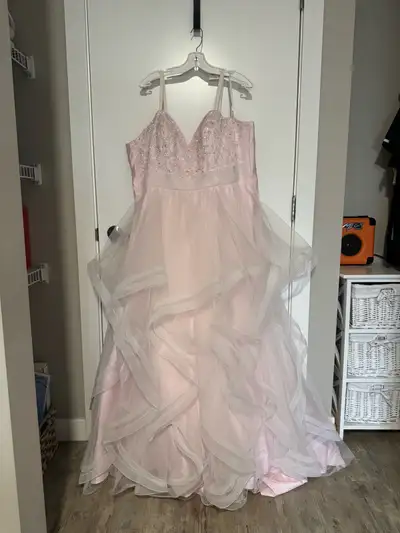 Selling this absolutely stunning/beautiful pink dress! Beautiful flow from the waist down, and beaut...