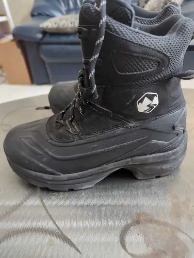 Wind River icefx winter boots size 8, View more