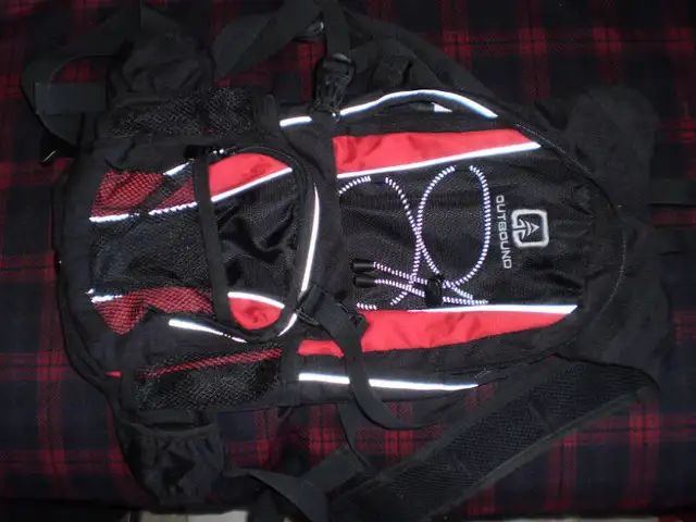 Quality Backpacks and Bags - Roots, MEC, Outbound Skis and Bikes in Fishing, Camping & Outdoors in City of Toronto - Image 6