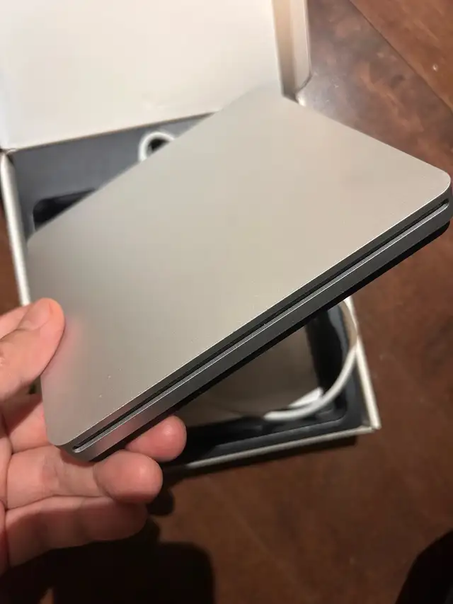 LIKE NEW APPLE USB CD / DVD DRIVER SUPERDRIVE in Laptop Accessories in Calgary - Image 2