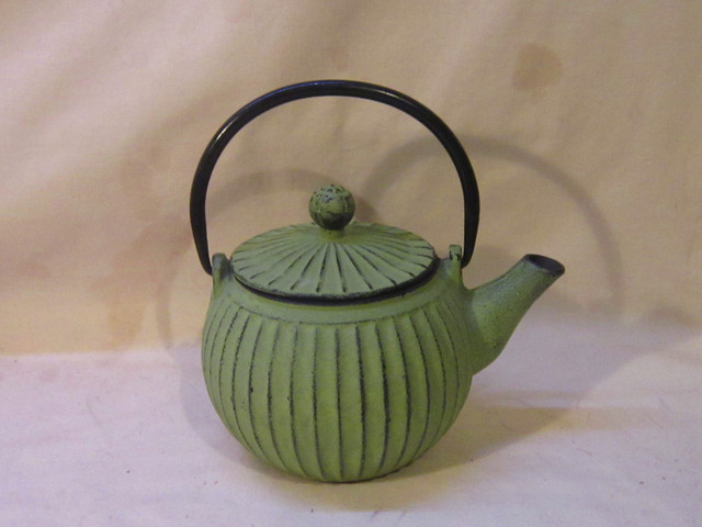 Cast Iron ~ Teapot #45 in Kitchen & Dining Wares in Winnipeg - Image 3