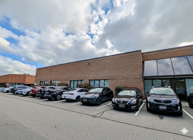Warehouse Space in Mississauga! Near Airport 5,840-18,800 sqft in Commercial & Office Space for Rent in Mississauga / Peel Region - Image 2