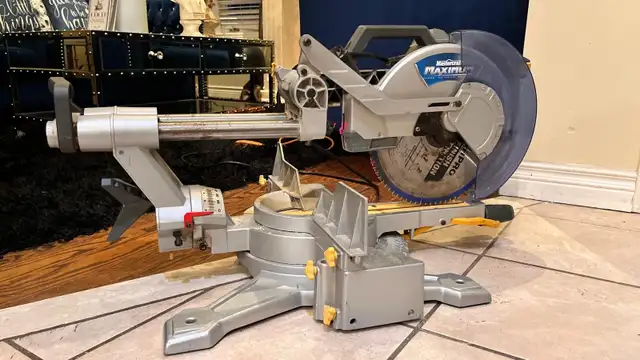 Mastercraft maximum 12” dual / laser saw mitre $250 firm in Power Tools in Markham / York Region - Image 2
