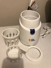 Baby items + bathtubs, carriers, bottle warmer, nursing+